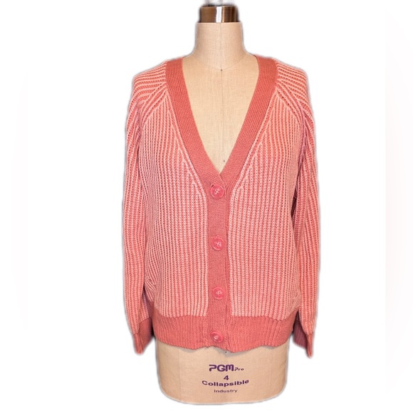 🧶 NWT—Adorable Cardigan Sweater 🧶 - Picture 1 of 8